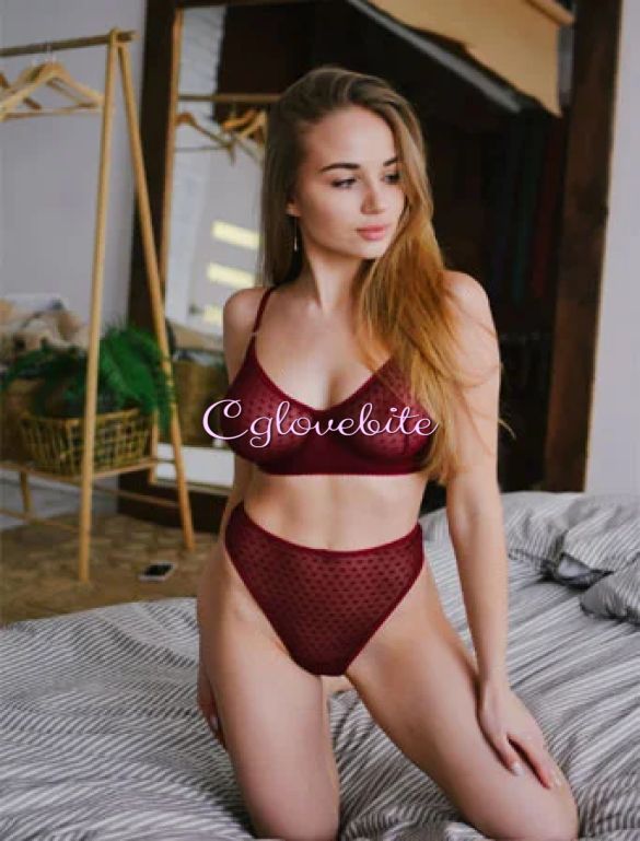 Elegant Call Girl in Chennai – Priya
